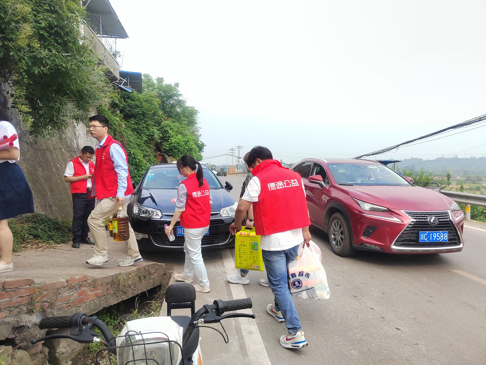 德途律师随合众人寿自贡中心支公司参与公益慰问走访活动