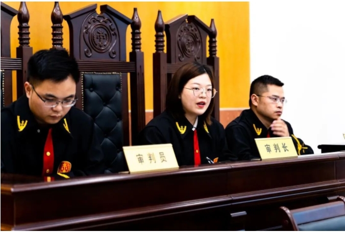 德律说法||​同事代为提交未手写签名的辞职信是否认定为主动辞职