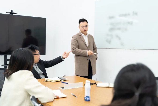 上班期间达到退休年龄是否能够享受工伤保险待遇