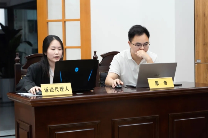上下班前后在工作场地内受伤，算工伤吗？法律这样规定！