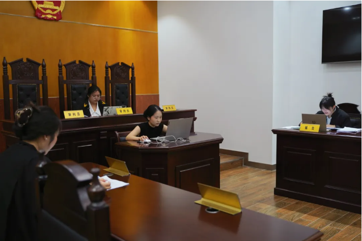 实战淬炼，以辩促思—德途模拟法庭聚焦“违法解除劳动合同”之争